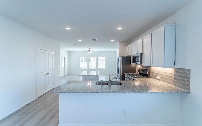 Building Photo - 200 Copper Lily Dr