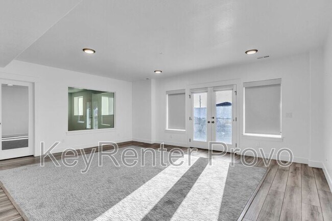 Building Photo - 275 N 600 W