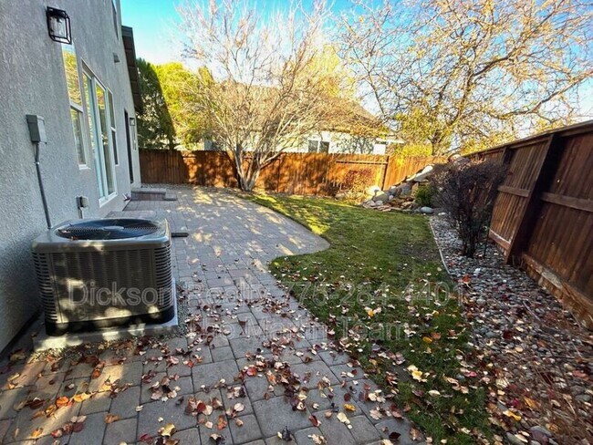 Building Photo - 5353 Desert Peach Dr