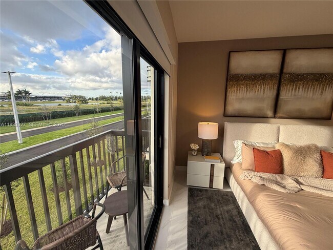 Building Photo - 2306 E 4th Ave