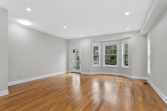 Building Photo - 14 1st St