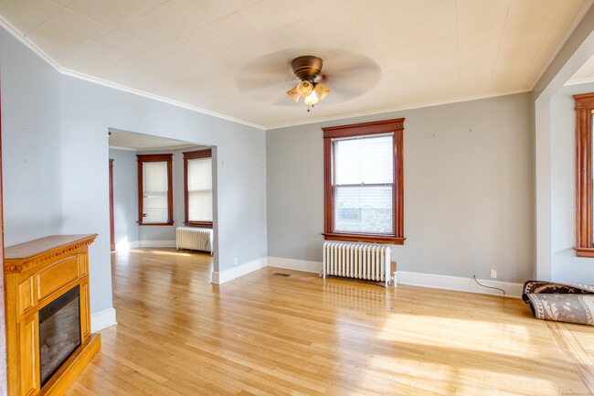 Building Photo - 226 Ledgeside Ave
