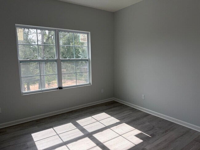 Building Photo - 2111 Owens St