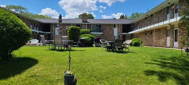 Primary Photo - 1073 Sheridan Rd