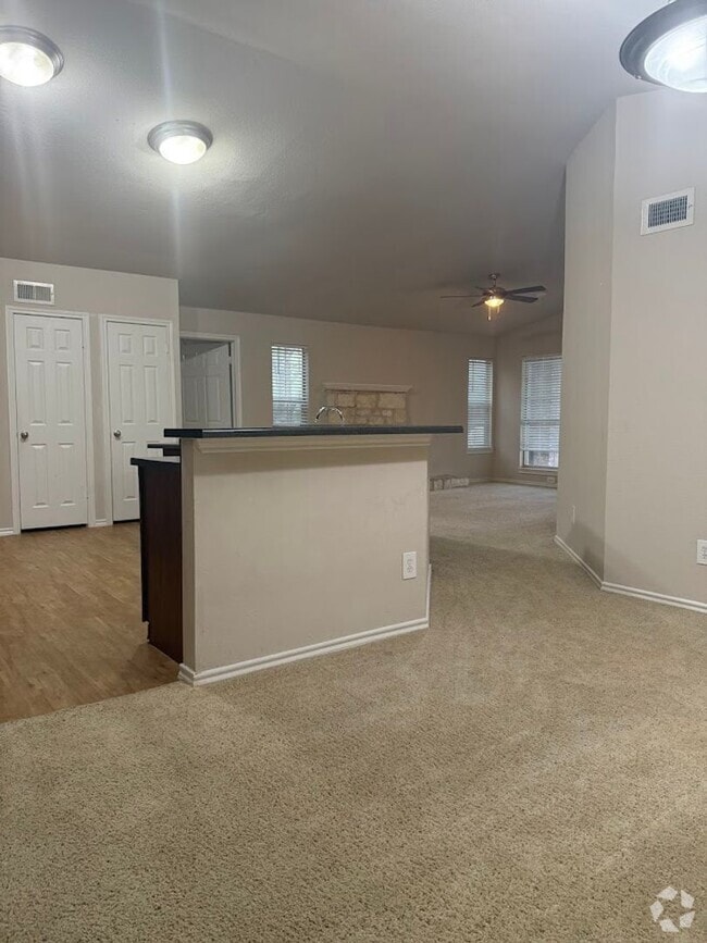 Building Photo - 2 BD with Garage - Dog Park - Resort Pool ...