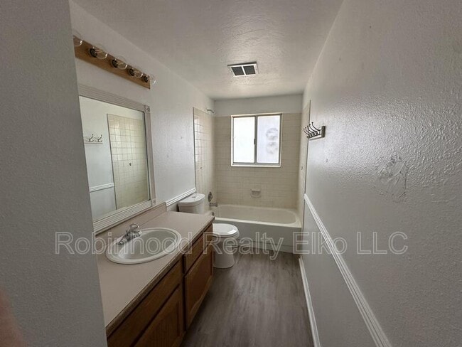 Building Photo - 1235 Dotta Dr