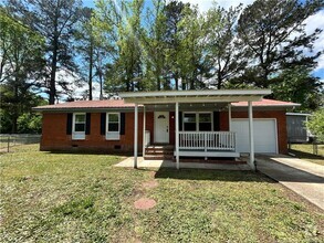 Building Photo - 711 Reggie Ct