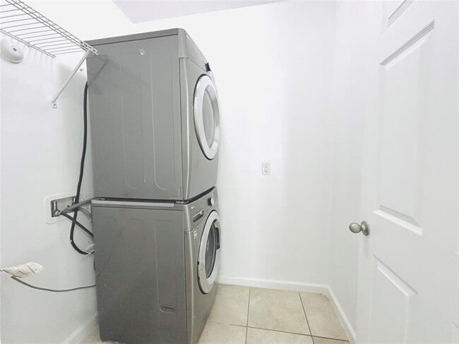 Building Photo - 518 SW Natalie Terrace