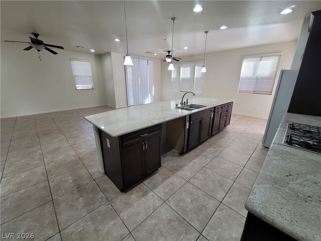 Building Photo - 5564 Bethany Bend Dr