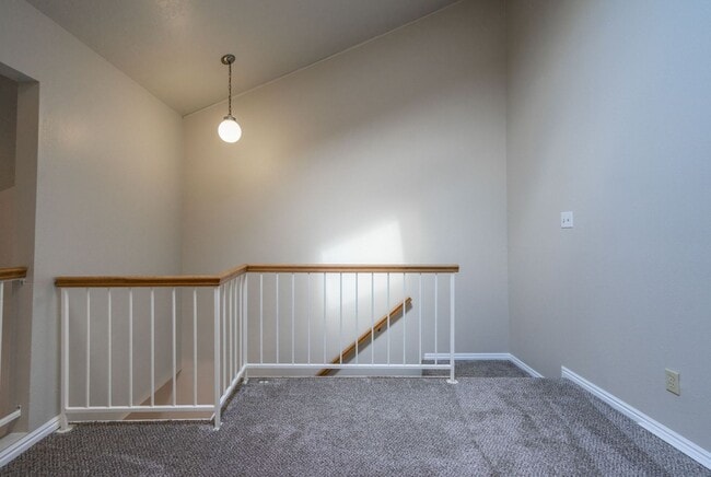 Building Photo - Spacious Updated Townhome in Downtown St. ...