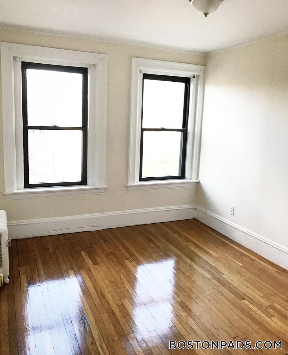 Building Photo - 448 Park Dr