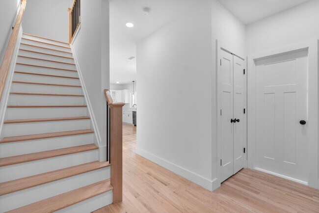 Building Photo - Move In Ready: Custom-built home