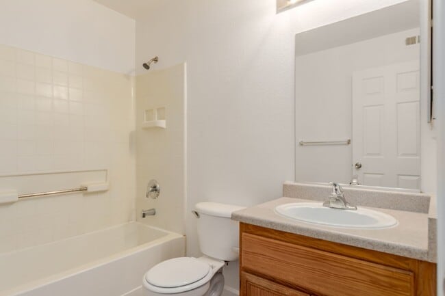 Building Photo - NEW APPLIANCES!  EXCELLENT CONDO IN GATED COMMUNITY LOCATED NORTHEAST OF LAS VEGAS*HCVP CONSIDERED!!