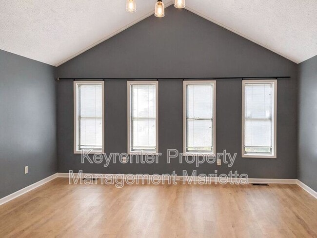 Building Photo - 5088 Ravenwood Dr NE