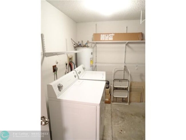 Building Photo - 10253 Riverbend Terrace