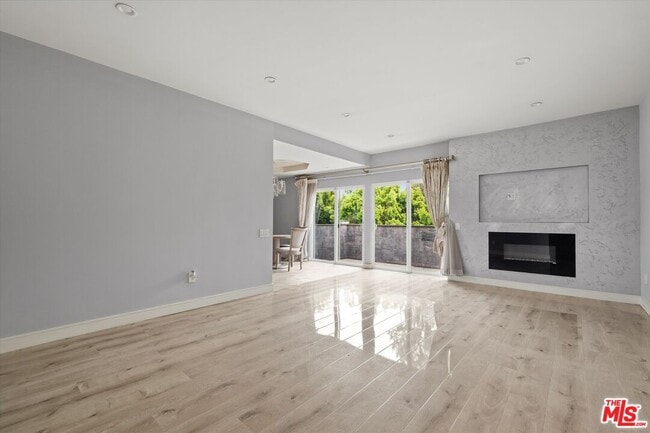Building Photo - 5534 Sylmar Ave