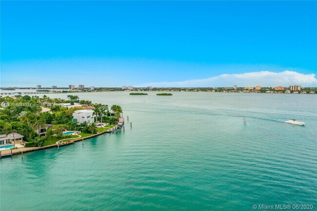 Building Photo - 10350 W Bay Harbor Dr