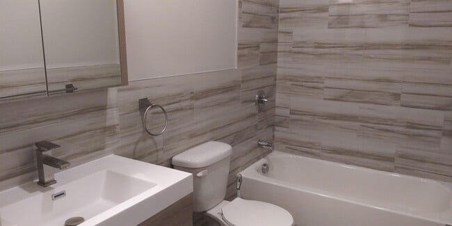 Building Photo - 801 Summit Ave