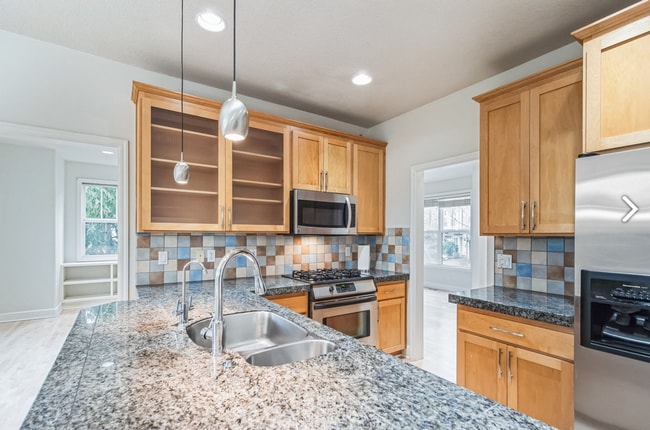 Building Photo - Gorgeous 4 Bed, 2.5 Bath House!