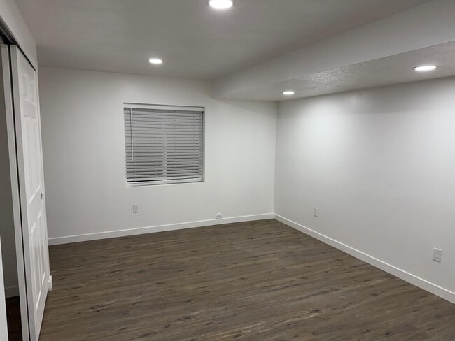 Building Photo - 2506 N Geranium Dr