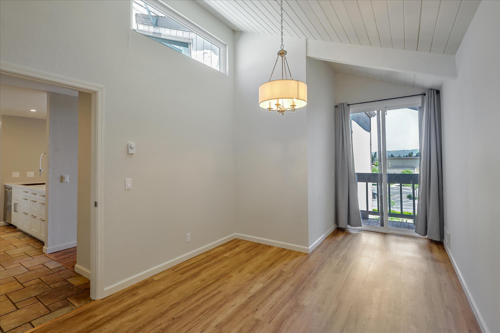 Building Photo - 2101 Shoreline