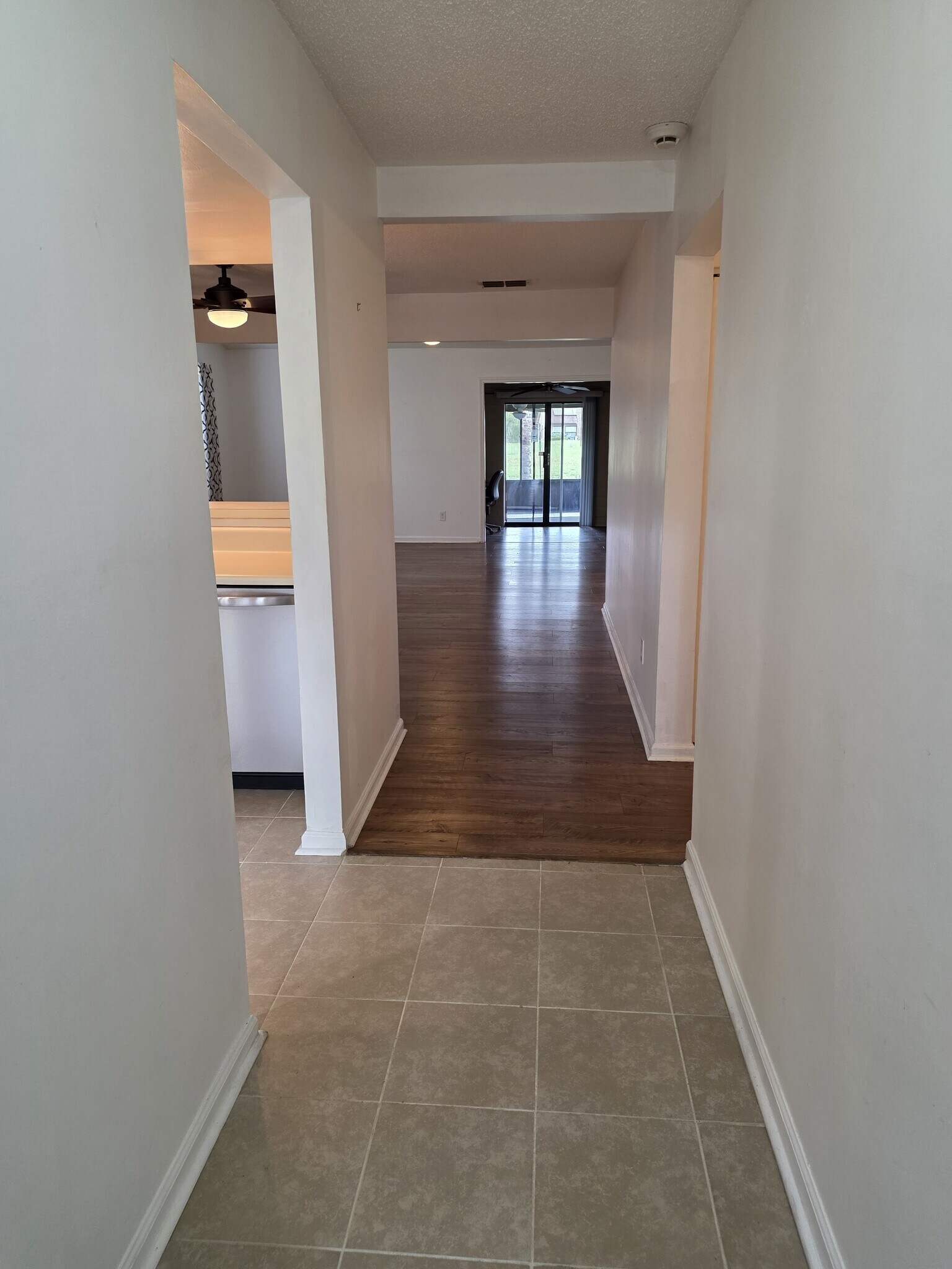 Building Photo - 35086 Whispering Oaks Blvd