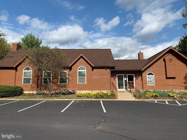 Building Photo - 118 Sycamore Ct