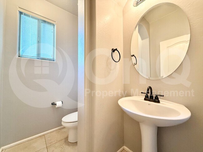 Building Photo - 4413 E Odessa Dr