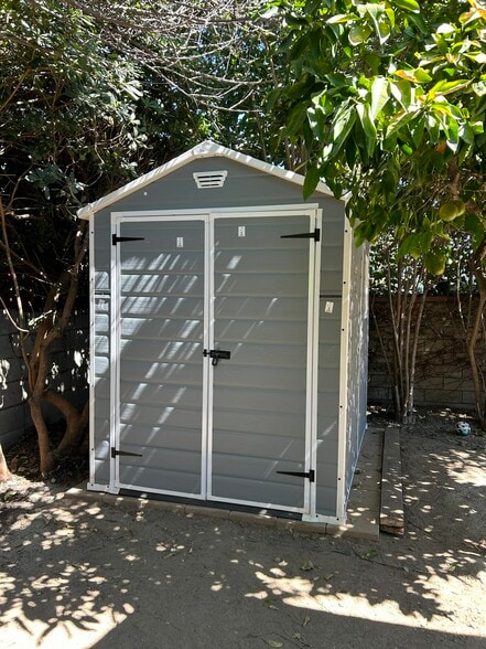 Building Photo - 8630 Lubao Ave