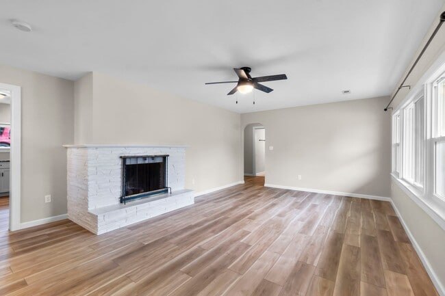 Building Photo - Charming Home in Jackson