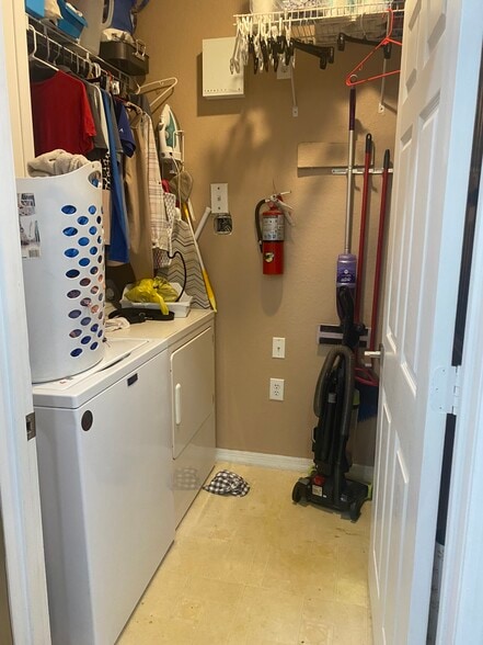 Building Photo - 10123 Courtney Palms Blvd