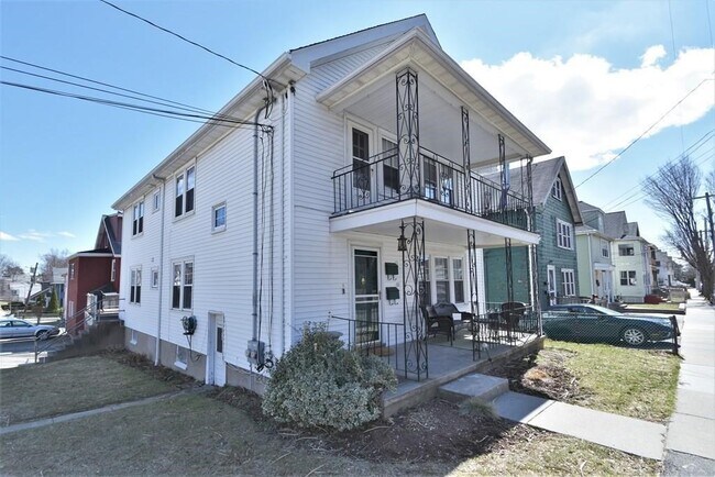 Building Photo - 69 Chapman St