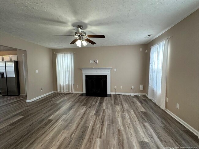 Building Photo - 2120 St Nicholas Dr