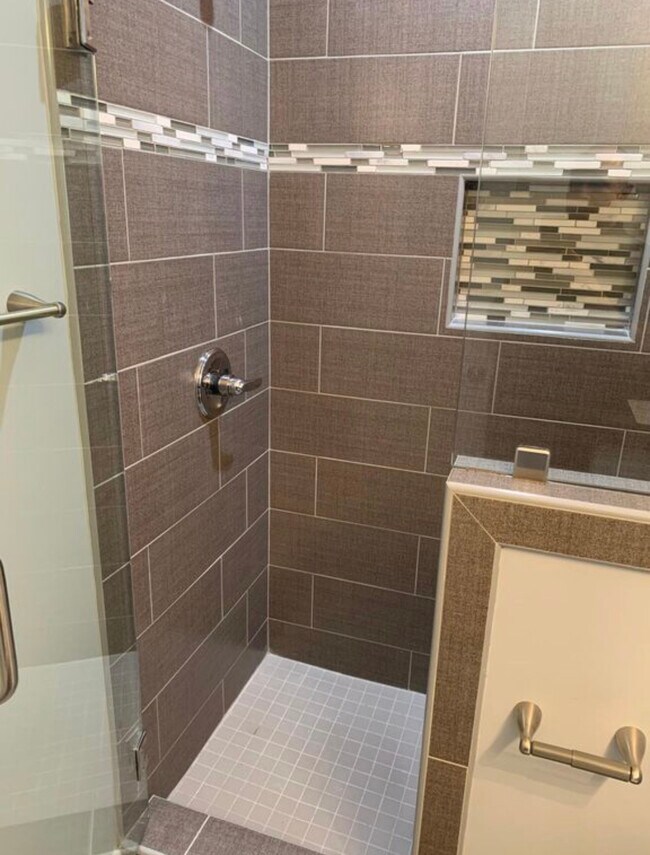 Building Photo - 3806 Valeria St