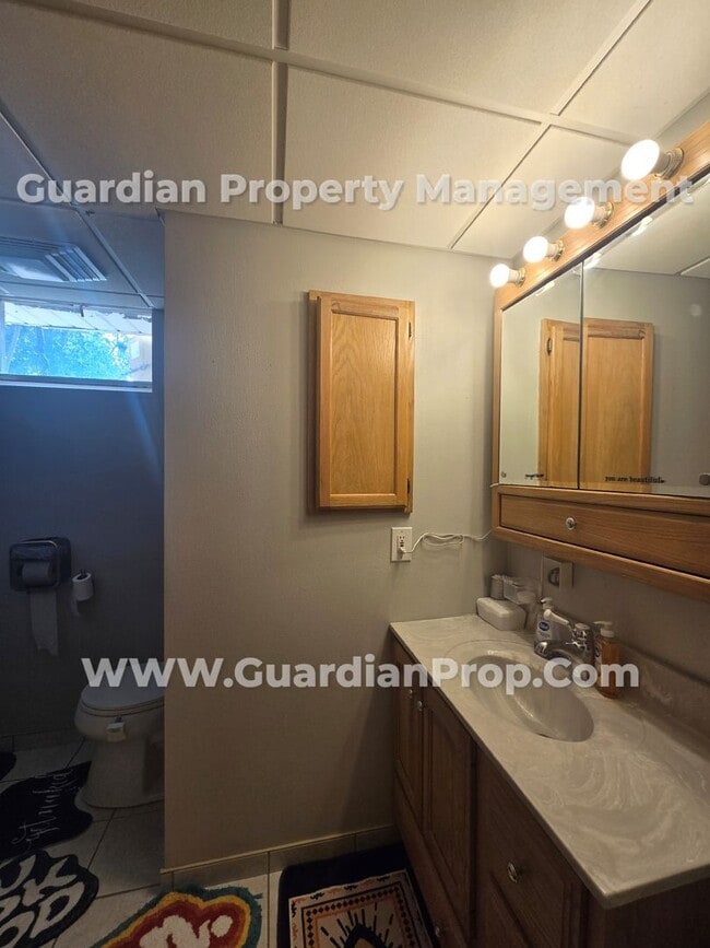 Building Photo - Available now! Spacious Brooklyn Center Home
