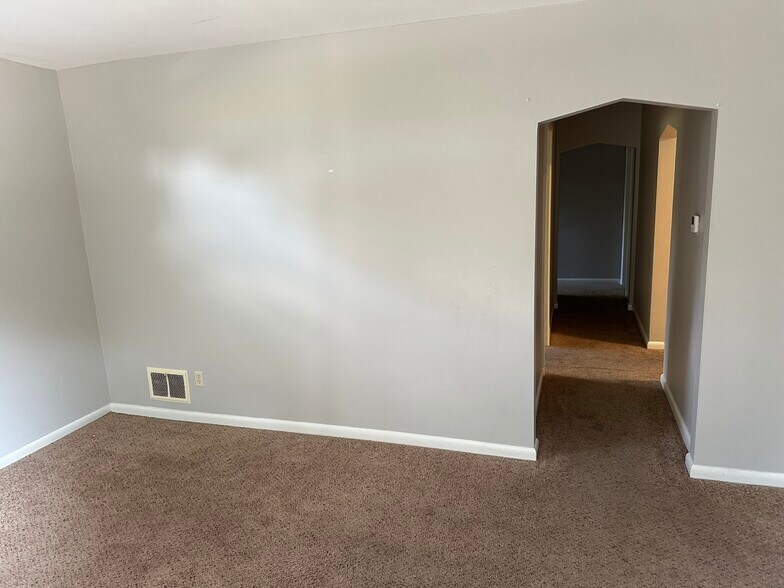 Building Photo - 21 Montvale Ct