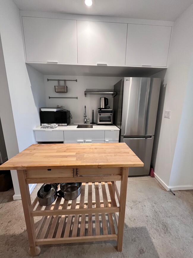 Building Photo - 2950 Fairview Ave E