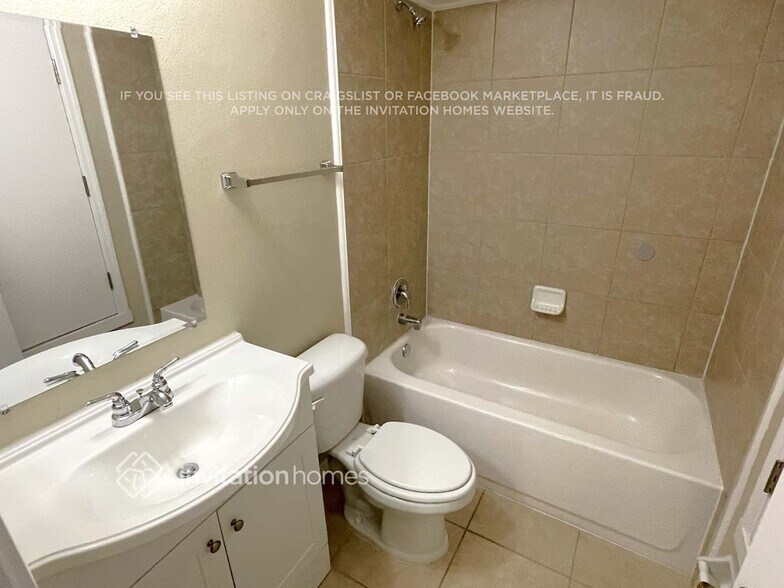 Building Photo - 126 W York Ct