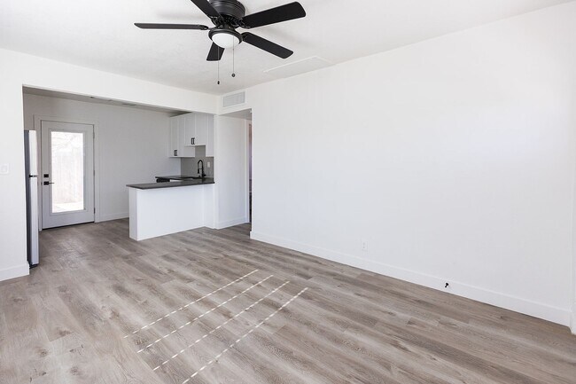 Building Photo - Cozy Ground Level 3 bedroom | 1 Bath in Mi...