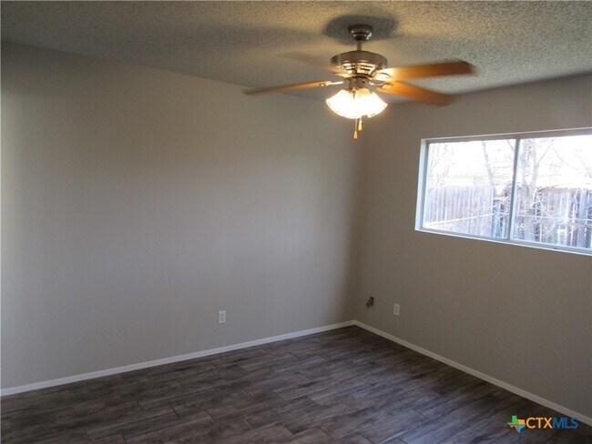 Building Photo - 3703 Holbert Dr