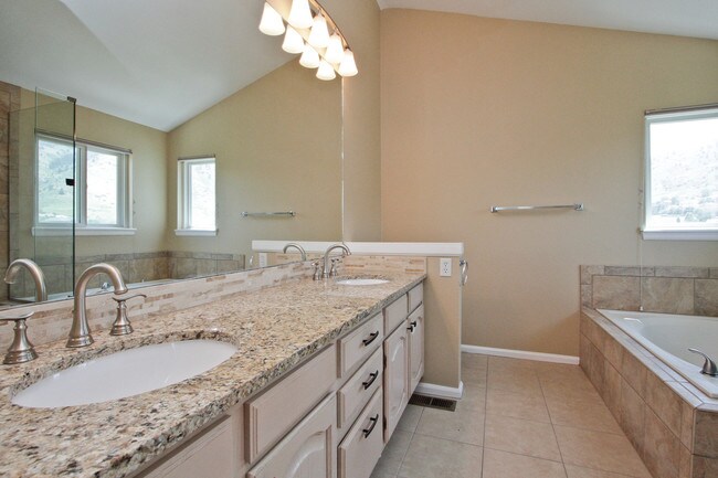 Building Photo - Beautiful 3BR Home in the Foothills of Golden