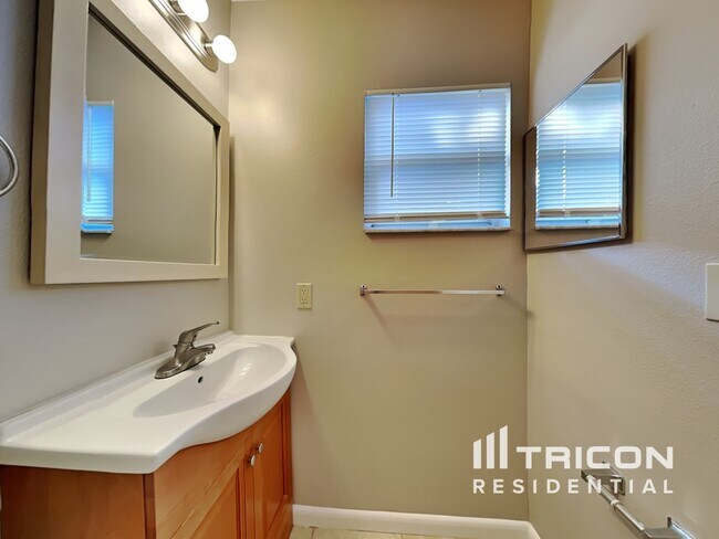 Building Photo - 10951 110th Ave N