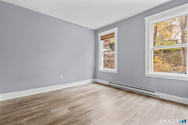 Building Photo - 33 Albert Pl