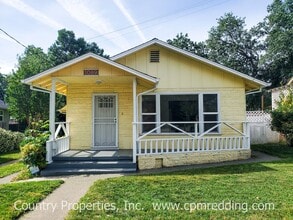 Building Photo - Garden Tract Charmer Coming Available March 20th! 2 Bedrooms plus Bonus Room