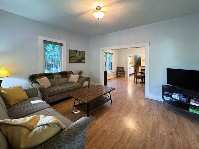 Building Photo - 346 N Grand St