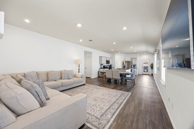 Building Photo - 5455 Desert Gln Dr