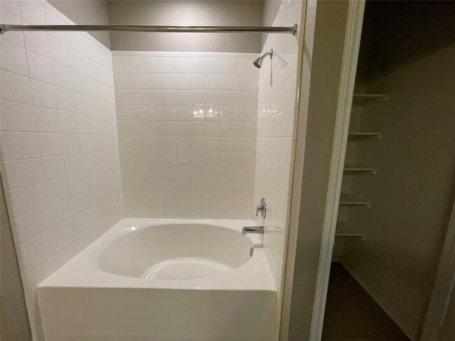 Building Photo - 6808 Ondantra Bnd
