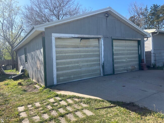 Building Photo - 317 N Sedgwick Ave