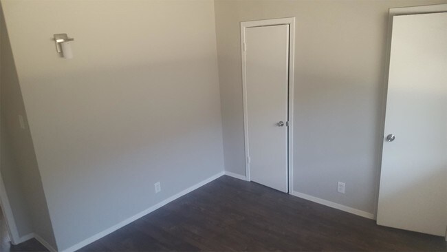 Building Photo - 711 N Ewing Ave