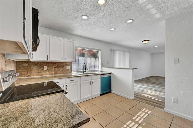 Building Photo - 2713 Charter Oak Dr